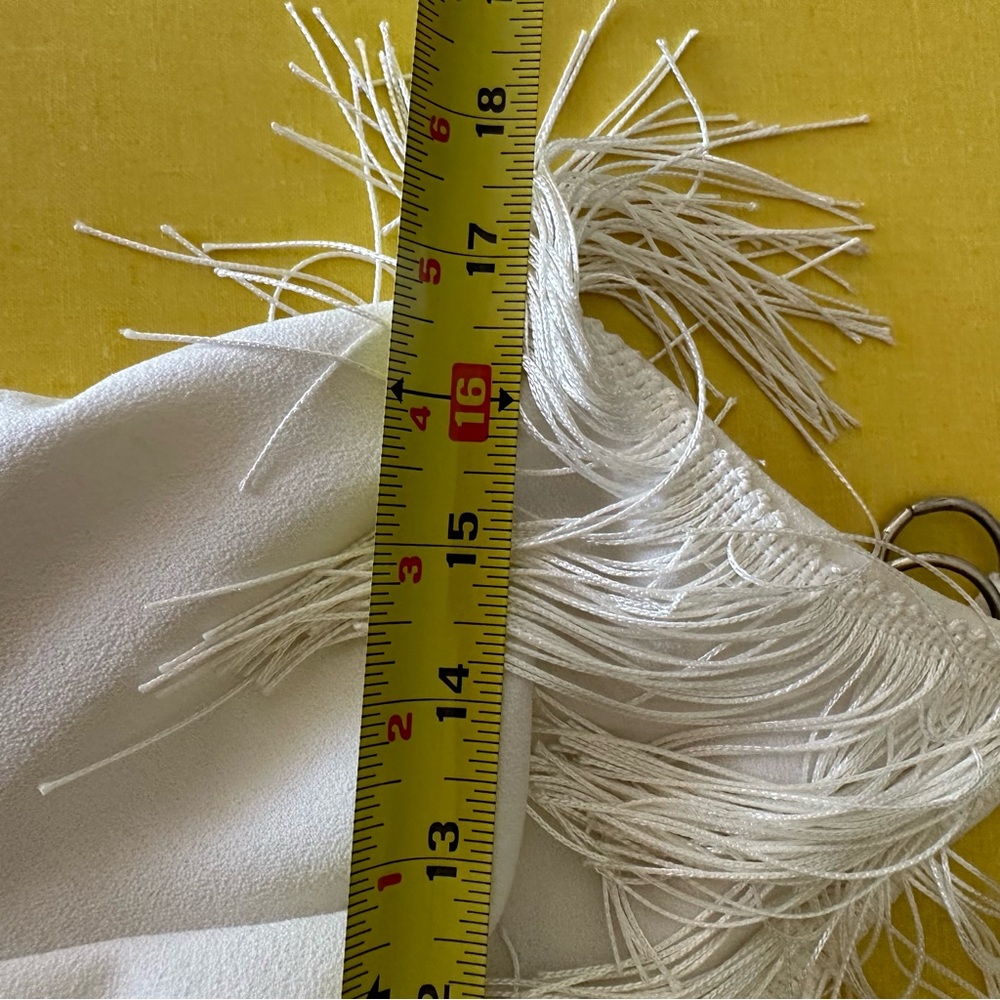 Super fun and sexy white all over fringe 60s or Gatsby dress costume - Picture 8 of 9